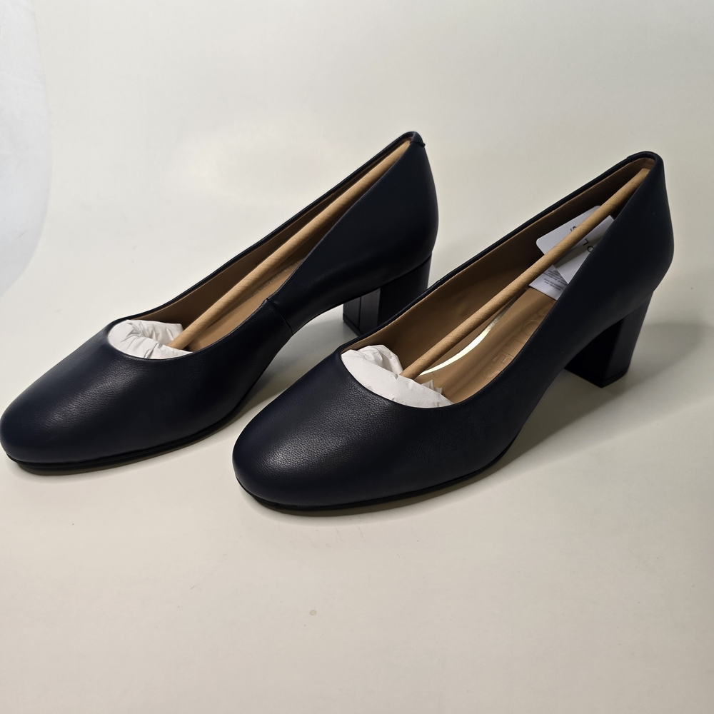 AEROSOLES Classic Navy Heels